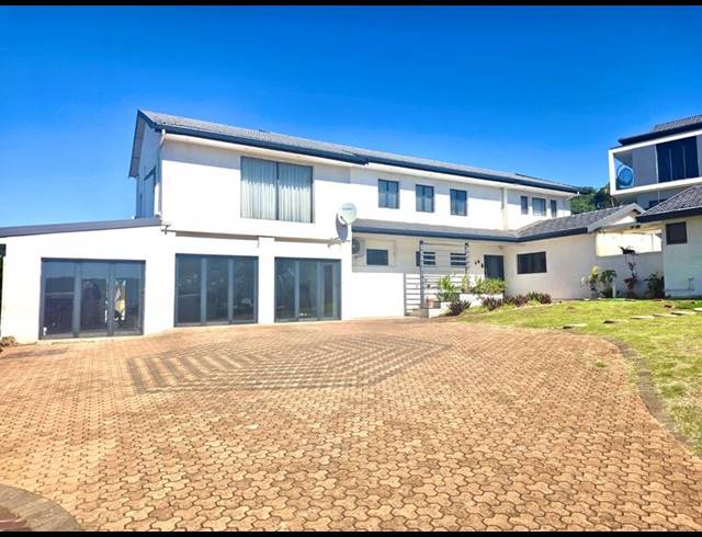 5 BEDROOM HOUSE FOR SALE IN LA LUCIA